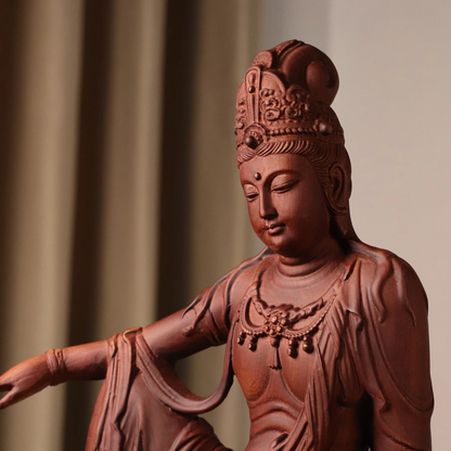 พระโพธิสัตว์กวนอิมปางกวนอิสระ – ไม้หอมลายหินธรรมชาติ